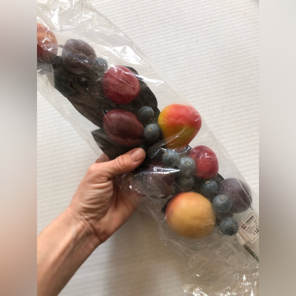 Vtg Multicoloured Plastic Fruit Swag